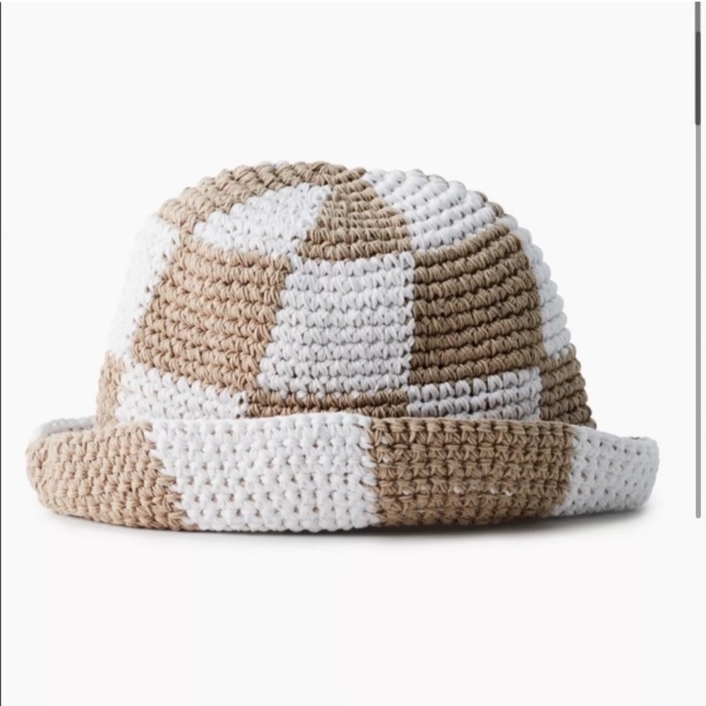 NWOT Aritzia Sunday Best Checkered Crochet Bucket Hat